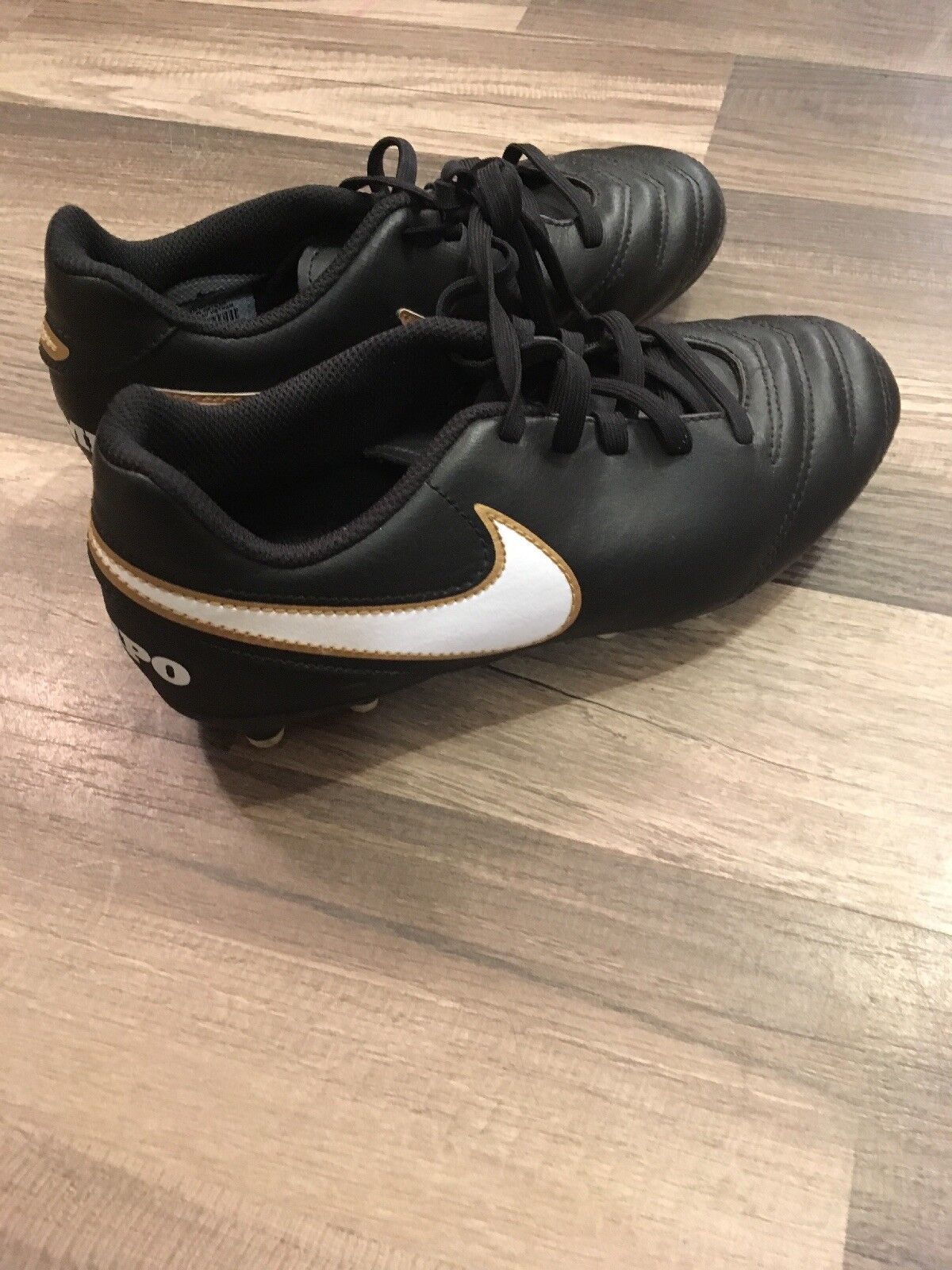 EXCELLENT Nike Tiempo Rio 3 FG Outdoor Soccer Cleats •BLACK/WHITE/GOLD•  Youth 3Y