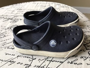 10 c 11 crocs