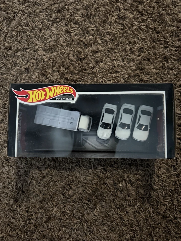 Hot Wheels Premium Collector Set Assorted Nissan (GMH39-986P) - Image 2 of 3