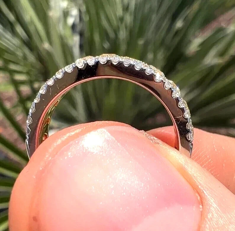 Anillo banda de eternidad citrino amarillo creado en laboratorio cojín de 5 quilates enchapado en oro blanco de 14 k Foto 3 de 4