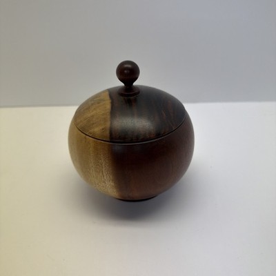 Hand Turned 4 1/2   Wood bowl with lid. Made in Costa Rica. 