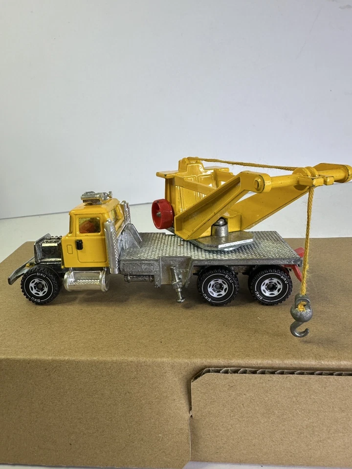 Camión de remolque de juguete fundido a presión SIKU Yellow Mack PS315 de colección de los años 80 - con Alemania (ver foto) Foto 2 de 4