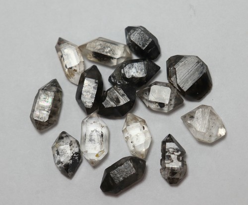 28.6g 15pcs Tibetan BLACK Phantom QUARTZ Crystal Terminating Specimen - Picture 6 of 7