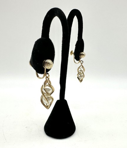 S.A.C. Vintage Signed Caged Faux Pearl Gold Tone Dangle Screwback Earrings - Picture 3 of 7
