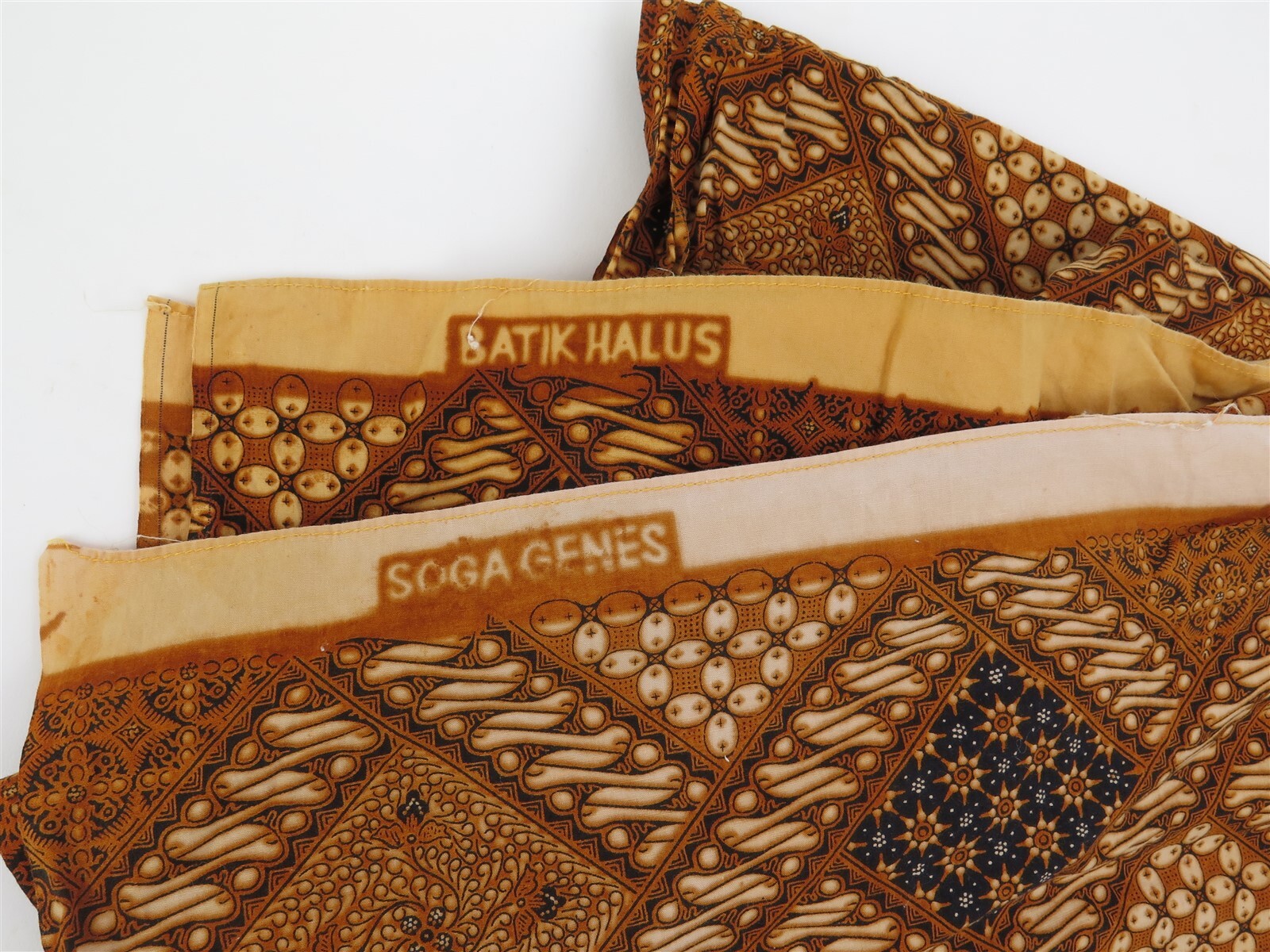 Batik Halus Soga Genes Printed Indoneisan Cotton Fabric 2.5 yards 42" wide