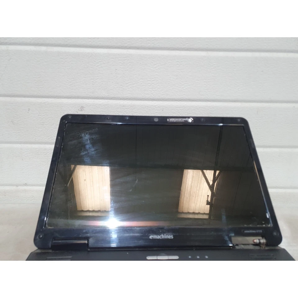 Acer Emachines E725 Series KAWF0 Laptop Black 15.6" LCD Screen 2GB RAM For Parts - Image 2 of 4