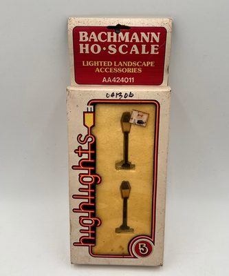 #ad Bachmann HO Scale Lighted Landscape Accessories 2 Lighted Lamp Posts AA424011 $10.43