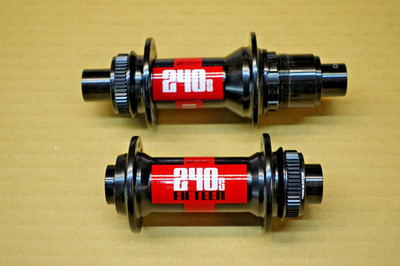 DT Swiss 240S Naben vorne / hinten Sram XD Boost 28H Centrelock unbenutzt