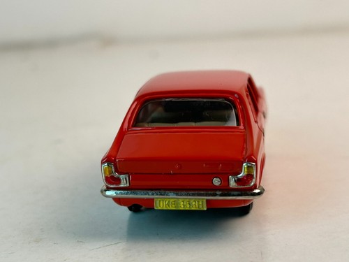 Lansdowne Models 1:43 Scale #35, 1970 Hillman Avenger 4 Door Deluxe with Box - Picture 7 of 10