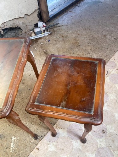 Vintage braun Holz Satz 2 Tische Queen Anne Beine & Glasplatten - Bild 3 von 6