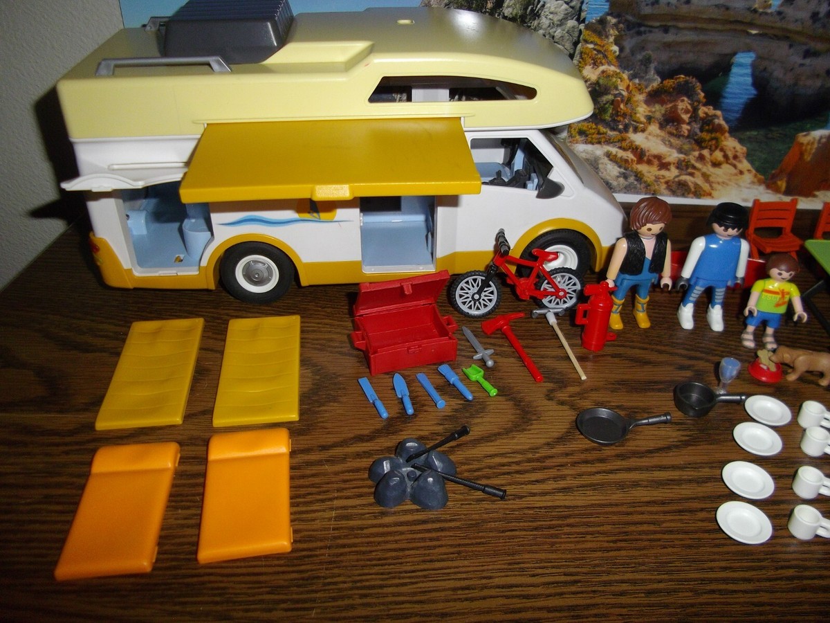 Playmobil 3647 Family Camper Set RV Motor Home, 3 figures