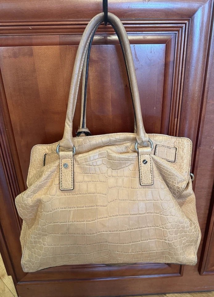 Bolso de Mano Michael Kors Hamilton Cuero Estampado de Cocodrilo Repujado Usado Foto 3 de 4