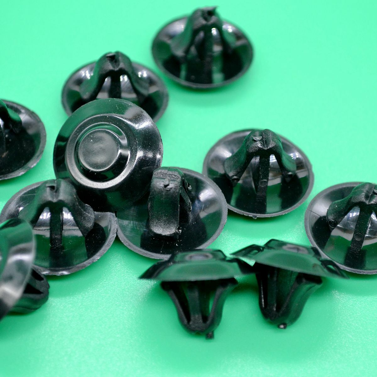 20pcs Hood Insulation Retainer Clips for Mercedes Benz W204 W218 W207