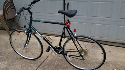 1993 Trek / MultiTrack 700 / Cro-Moly / 23 inch Frame / 18 Speed