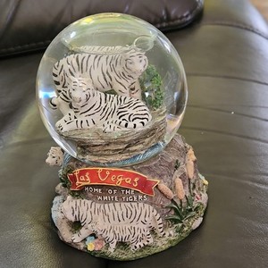 Bornfree Musical Glitter Snow Globe Las Vegas White Tigers Glass Resin Round