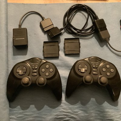 2 Thrustmaster Game Controller für die PS2