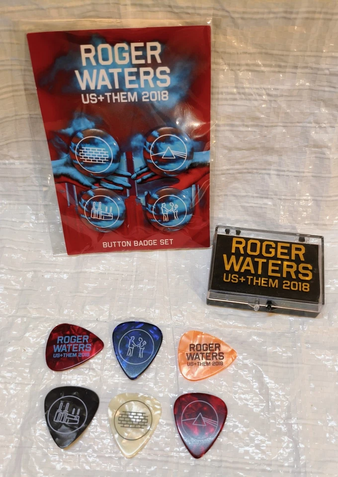 ROGER WATERS (PINK FLOYD) US + THEM TOUR 2018 PIN BADGES & PLECTRUM BOX ✳️RARE✳️ - Image 4 of 4