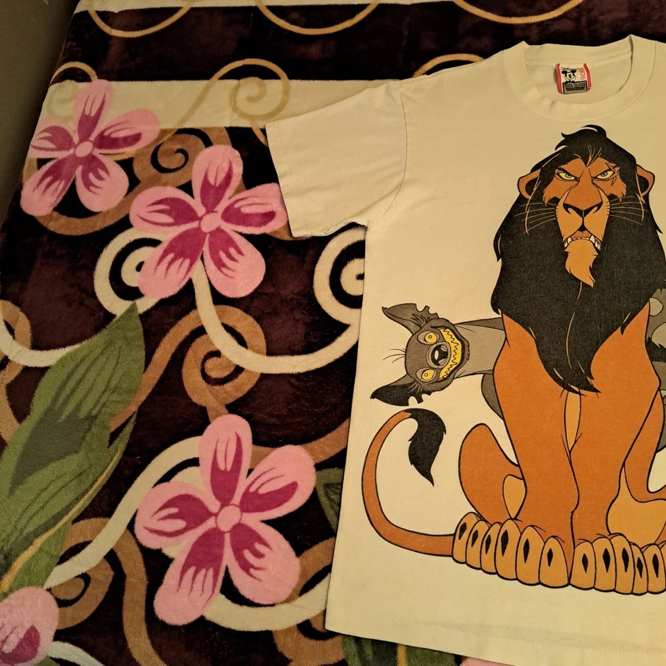 Camiseta Cicatriz Verdadera De Colección Disney El Rey León Años 80 Estoy Rodeada De Idiotas RARA Foto 2 de 4