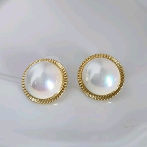 Authentic Sea Shell 18mm MABE Pearl Japanese White DC Stud Earrings 14k Yellow Gold Plated