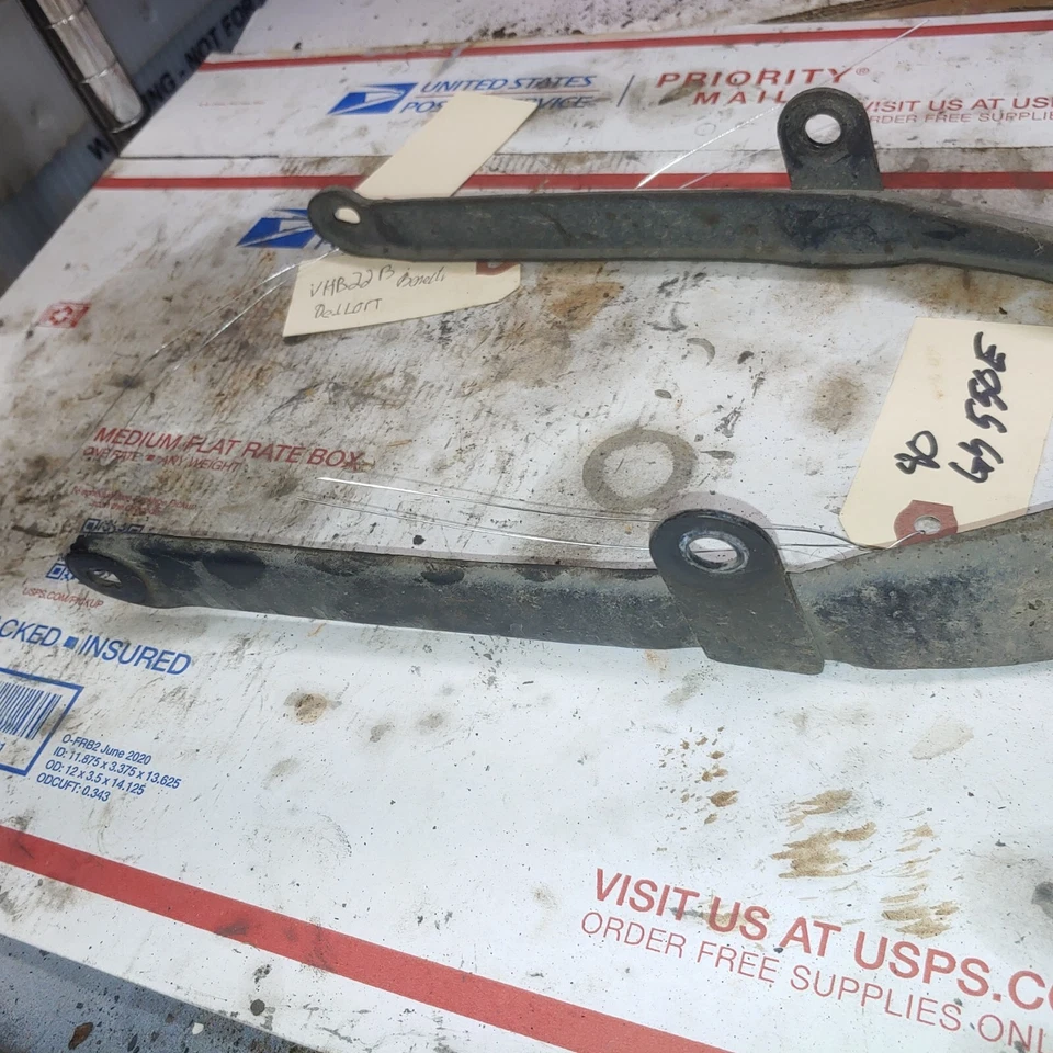1980 Suzuki GS550E  rear fender inner steel brace - Image 3 of 4