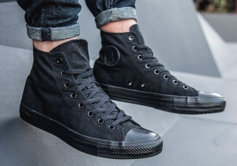 triple black converse mens