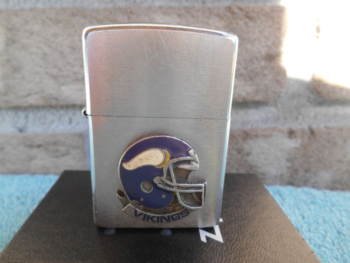 RARE ZIPPO 2003 L-03 FLIP TOP CIGARETTE LIGHTER NFL