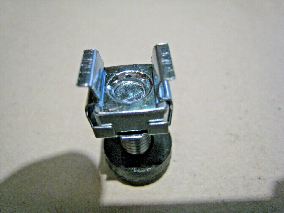 20 Stück Rittal Käfig Muttern Käfigmuttern M6 20 Stück Schrauben M6x16+Gummiring - Bild 3 von 4