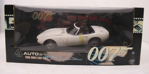 Auto Art James Bond “You only live twice" Toyota 2000GT, 1:18 Scale Model