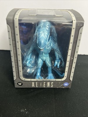 The Loyal Subjects Aliens: Ice Blue Metallic Xenomorph Alien w/Closed egg. Boxed