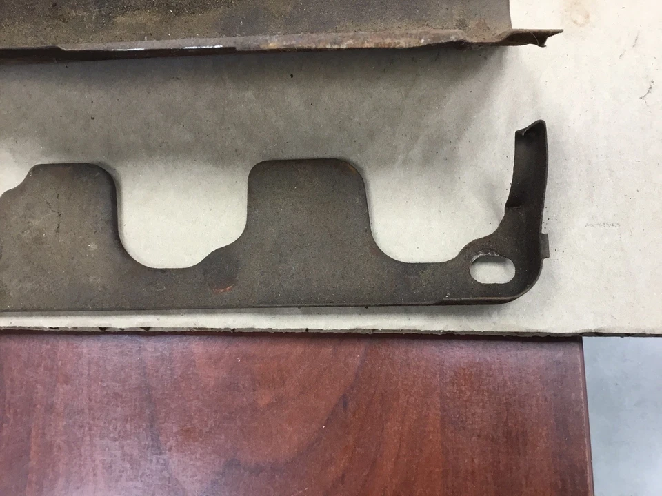 Ford Mustang Mercury 351-C 1971 1972 1973 dañado 4V escape elevador térmico escudos Foto 3 de 4