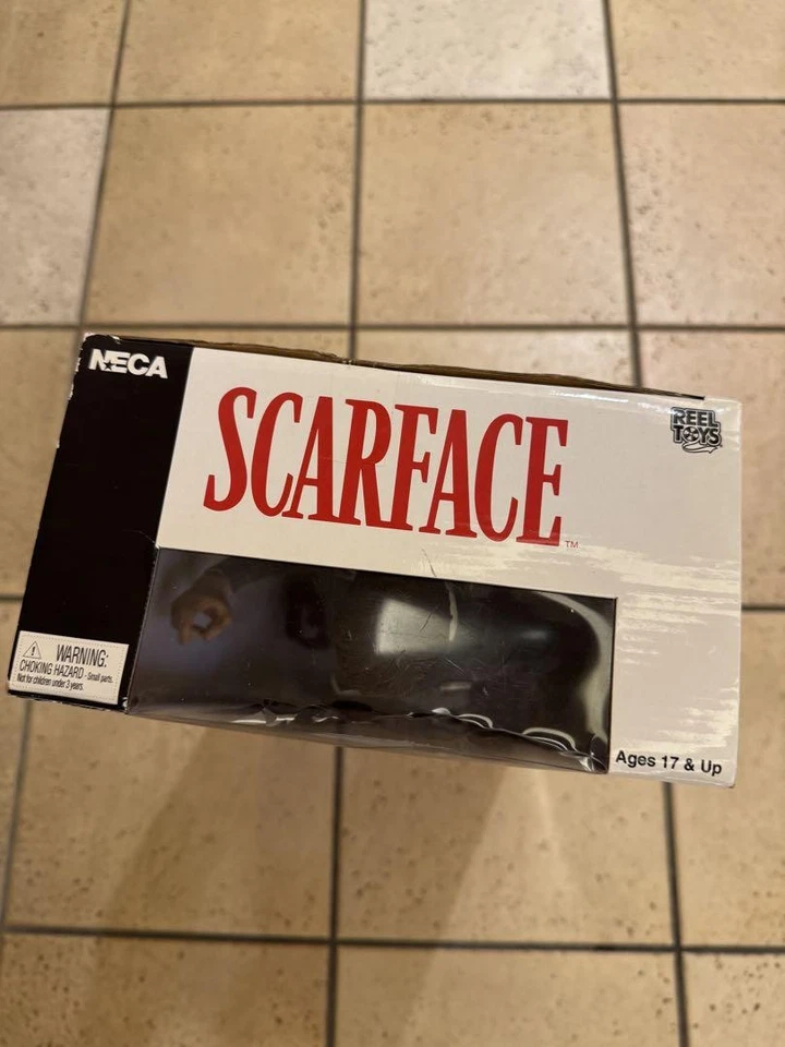 Figura NECA Scarface Tony Montana 18 pulgadas Foto 3 de 4