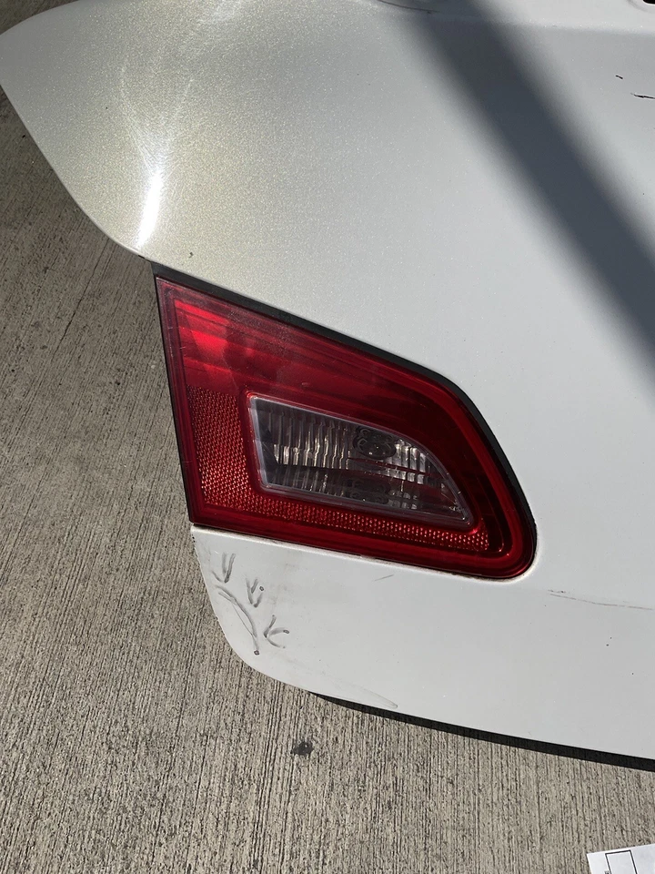 Infiniti G25 G37 Q40 2007 2014 tapa trasera maletero OEM Foto 3 de 4