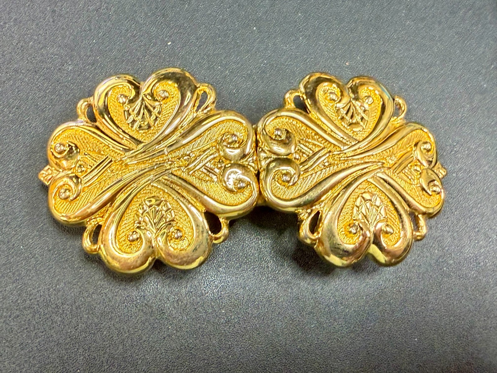 Baroque Pattern Interlocking Two Piece Gold Tone … - image 13