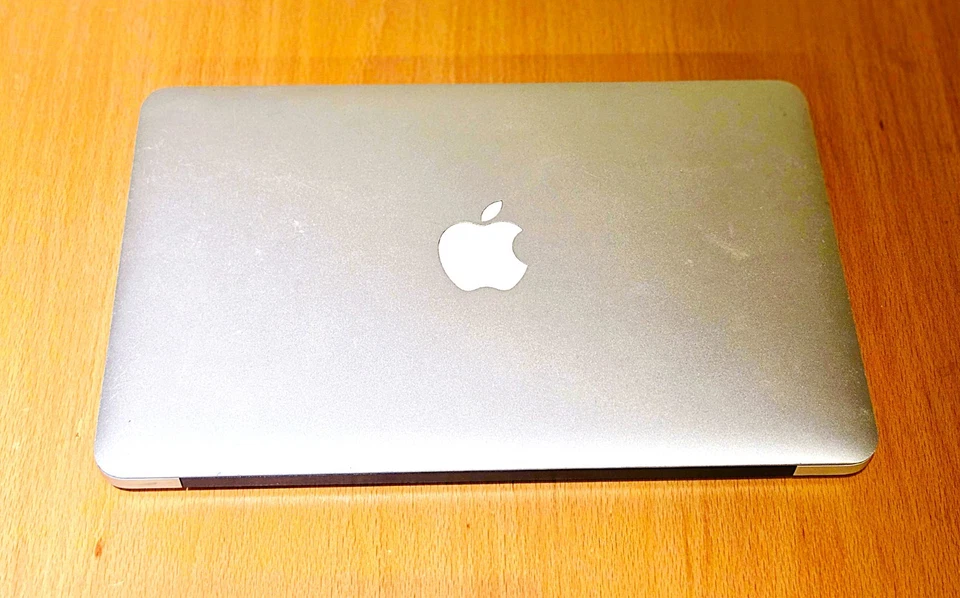 MacBook Air Modell A1465 gebraucht -  Alu / silber - 2013 - Bild 3 von 4