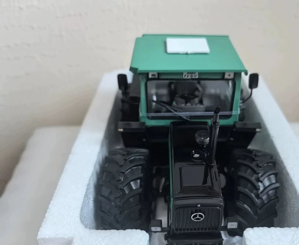 Schuco MB Trac 1800 Intercooler Tractor - Image 4 of 4