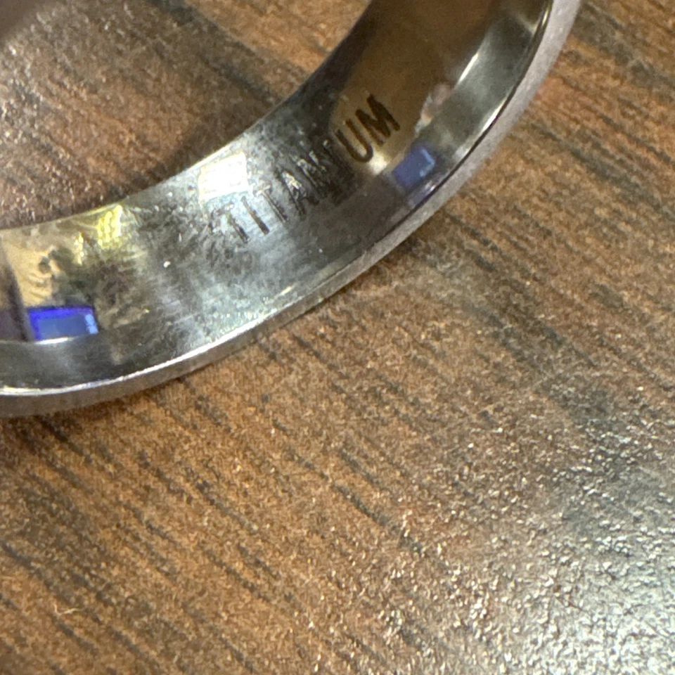 ANILLO DE BODAS DE TITANIO PARA HOMBRE 8MM TALLA 15 BANDA GRUESA HELADA BONITO Foto 3 de 4