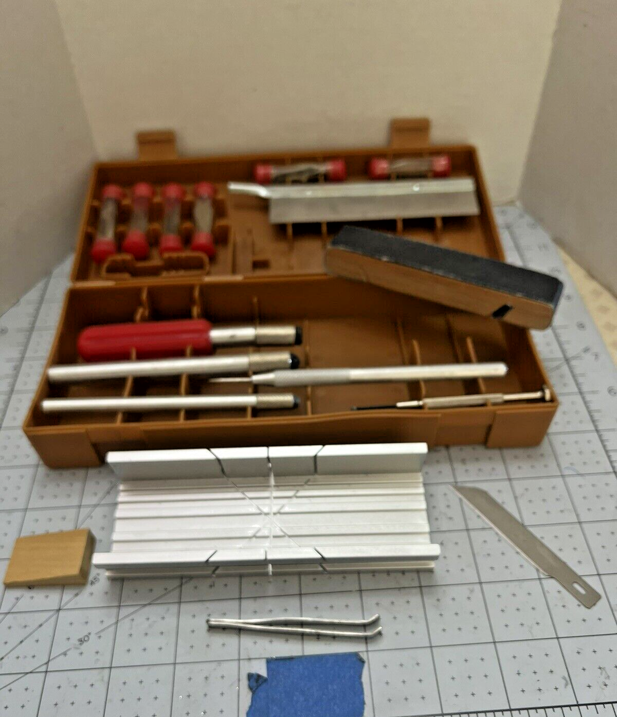 Craft knife tool set as shown