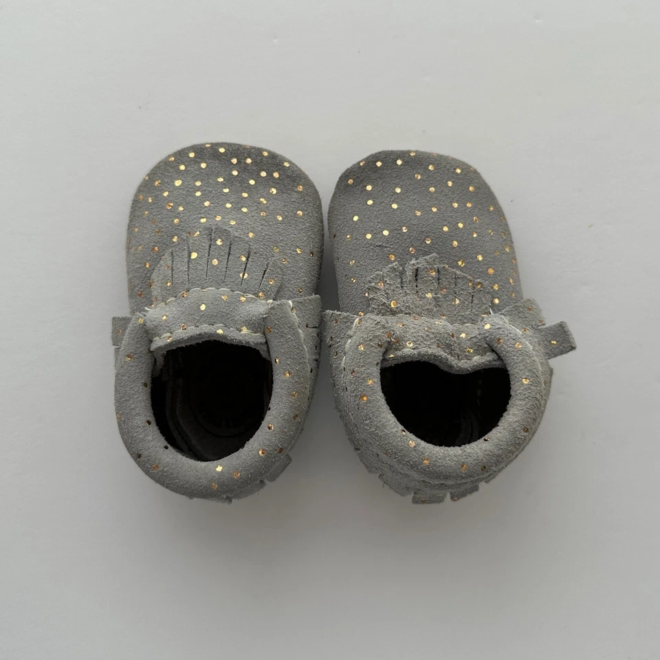 FRESHLY PICKED Gray Gold Dot Leather Fringe Moccasins Moccs Size 1 - Image 2 of 3