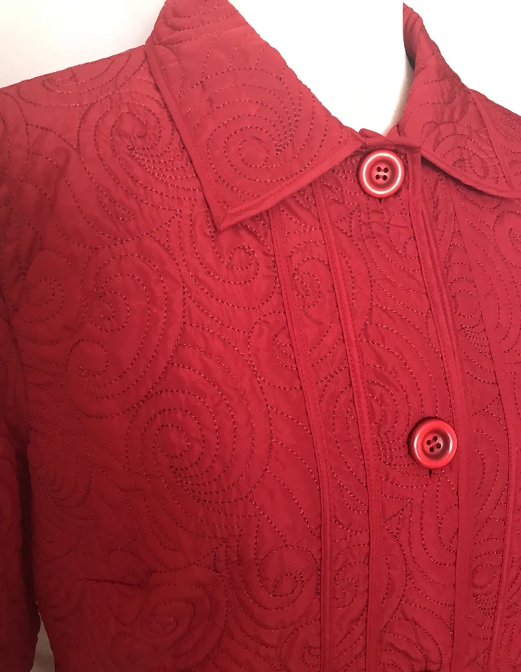 Chaqueta acolchada grande roja para mujer R.Q.T. Chaqueta ligera totalmente forrada Foto 3 de 4