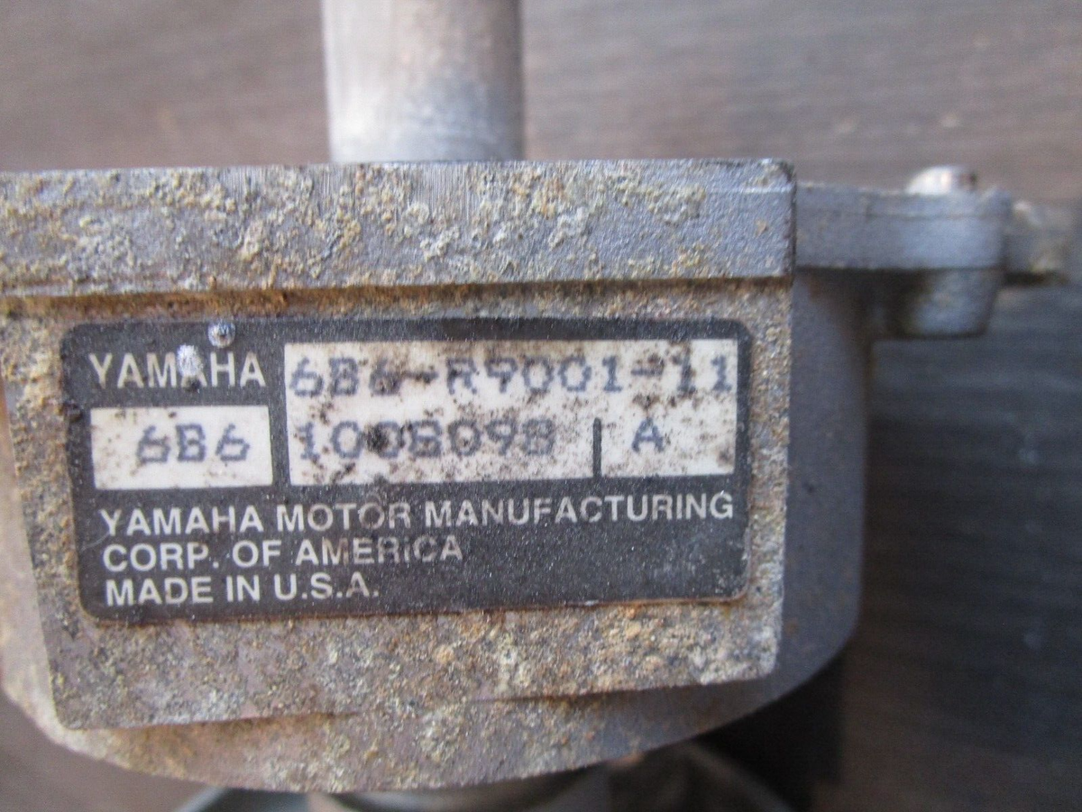 04 YAMAHA FX 140 MID SHAFT BEARING HOUSING SHAFT 61X-45332