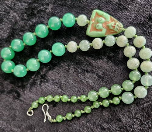 ANTIQUE GENUINE Jade BEADS HAND KNOTTED Necklace & PEKING GLASS LADY DISK - Picture 4 of 9