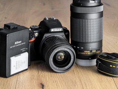 Nikon D3500 Kit AF-P DX 18-55 mm + 70-300 - 3032 Auslösungen