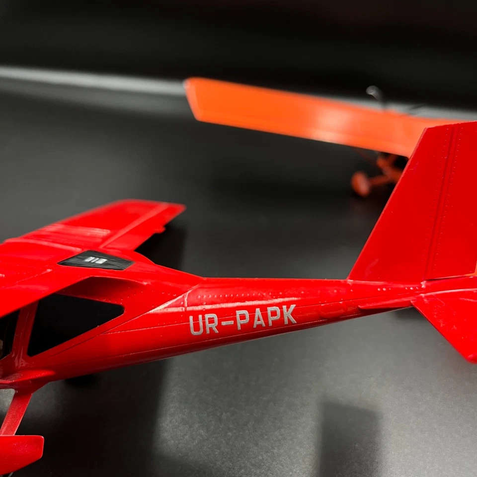 Lot of airplane model Aeroprakt A32 Vixxen UR-PAPK / UR-PAPG scale 1/32 (2pcs) - Image 4 of 4