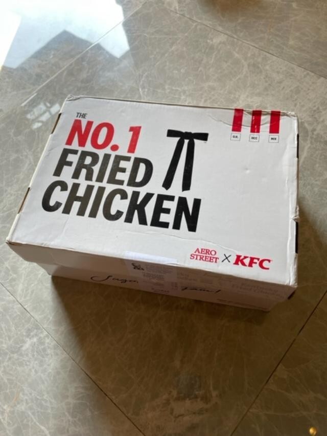 シューズ KFC KFC® x Crocs™ | Crocs™ Official Site