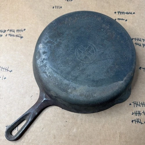 Vtg. Griswold 701H No. 7 10" Cast Iron Double Spout Skillet Erie, PA