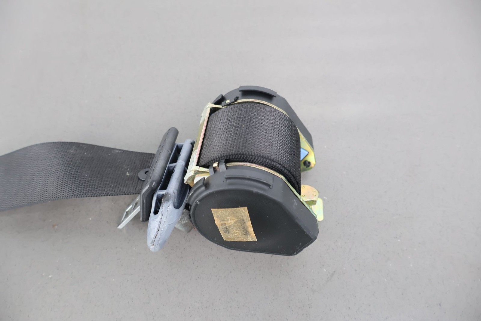 Aston Martin Vantage 2002 Front Right Seat belt retractor