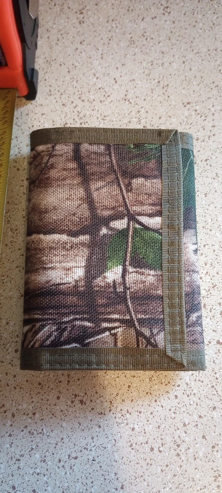 RealTree Mens Nylon Trifold Wallet Camo One Size Plus Realtree Trucker Hat - Image 2 of 4