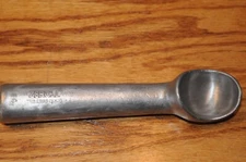 Vintage The Zeroll Co. Aluminum Ice Cream Dipper Toledo Ohio #24 Liquid Handle..