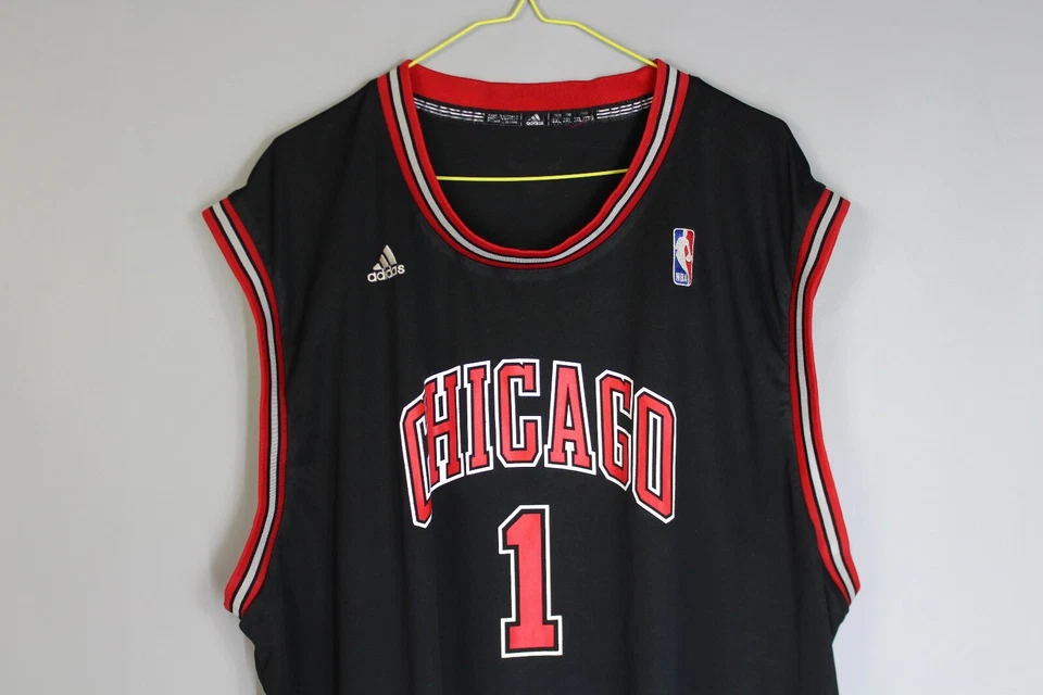 CAMISA DE BASQUETE CHICAGO BULLS NBA BRANCA ADIDAS #1 ROSA TAMANHO P - Imagem 2 de 4