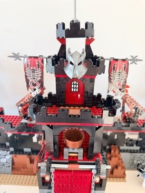 LEGO 8877 Castle - Vladek's Dark Fortress - 100% complete